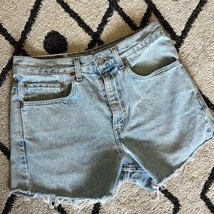VINTAGE HIGH WAIST LEVI SHORT